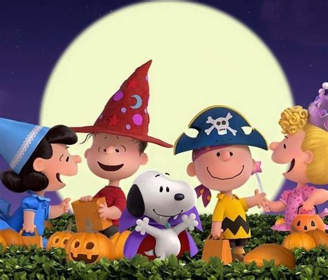 The Peanuts Gang Halloween 🎃 Snoopy Halloween Fall Halloween Crafts