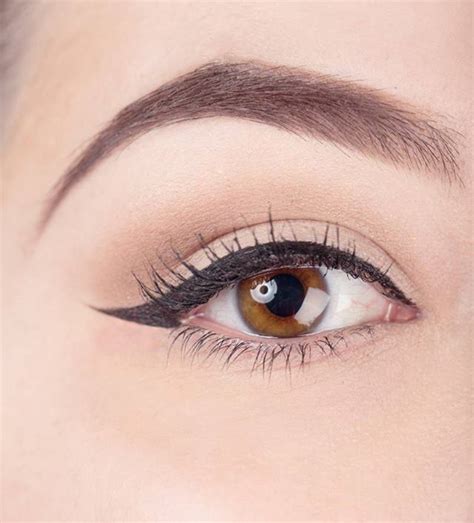 How To Do The Perfect Cat Eye Women Daily Magazine