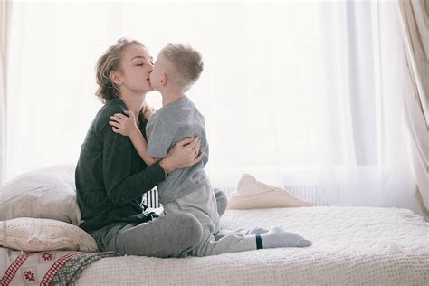 Mother And Son Sitting In Bed Free Photo My Xxx Hot Girl