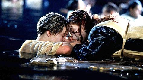 James Cameron Odtwarza Scenę Pływających Drzwi Z „titanica” Aby