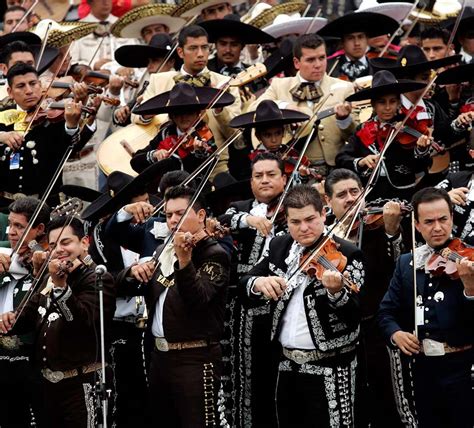 Urbe Cultural El Mariachi Música De Cuerdas Canto Y Trompeta