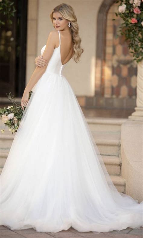 Hello Modern Beauty This Clean And Simple Ballgown From Stella York