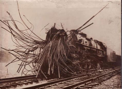 15 Vintage Photos Of Terrible Steam Train Accidents Thats Hard To
