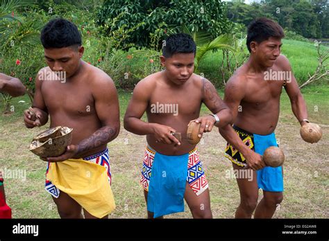 Musik Und Tanz Im Dorf Des Stammes Native Indian Embera Embera Dorf Panama Panama Embera