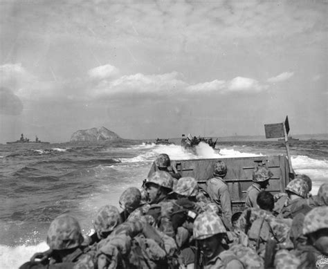 Photo Us Marines In A Lcvp Approaching Iwo Jima Japan 19 Feb 1945