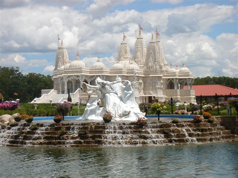 Baps Shri Swaminarayan Mandir Of Chicago Is A Must See Hindu Temple