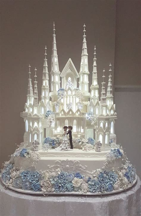 big wedding cakes castle wedding cake extravagant wedding cakes