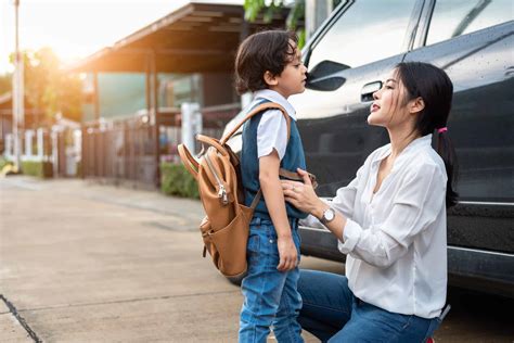 Mempersiapkan Mental Anak Sebelum Pindah Ke Sekolah Baru