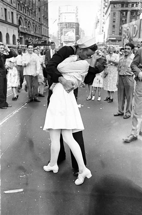 Glenn Mcduffie Dies Sailor In World War Ii Kissing Photo