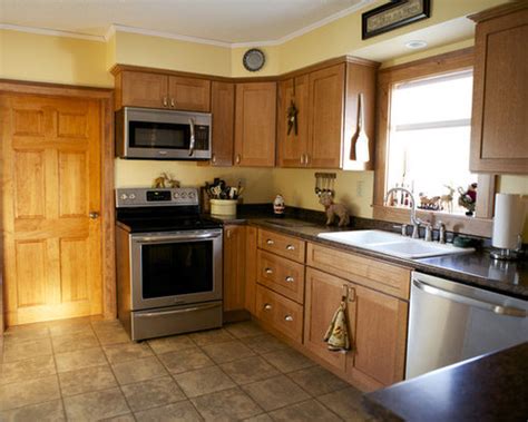 Amazing kitchen room with honey colored. Best Oak Kitchen Cabinets Design Ideas & Remodel Pictures ...