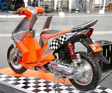 Silaturahmiride riding motor klasik custom.motor classic n custume. Anime Motor Klasik - modifikasi motor cb klasik | Motor ...