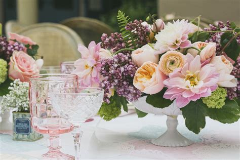 Put on your sunday best. 50 Spring Centerpieces and Table Decorations - Ideas for ...