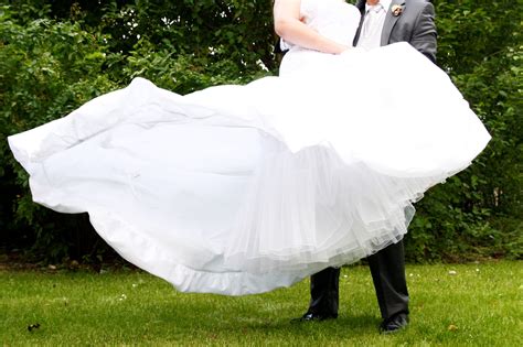 Sie können zwischen langen oder kurzen brautkleidern, strandhochzeitskleidern, brautkleidern in übergrößen, erschwinglichen. Second Hand Brautkleid | Gr. 42 | A-Linie | Marke ...