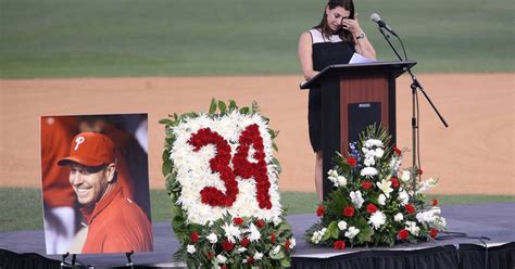 Roy Halladays Wife Honors Husband With Brave Powerful Eulogy We Had