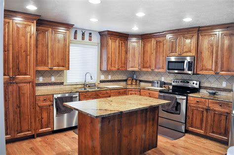Kitchen refurbishing has become an expensive business during the past few years. WoodWorks Refurbishing - Cabinet refinishing and giving ...