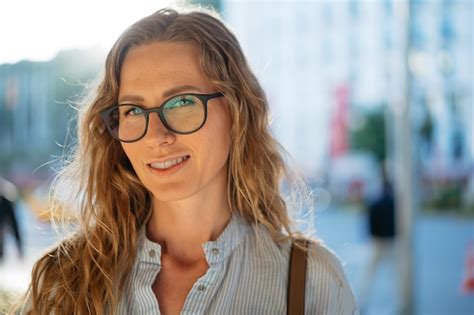 Premium Photo Portrait Of Caucasian Female Business Person In