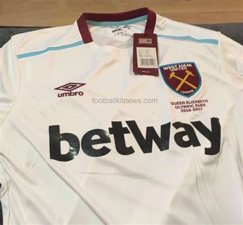 Su nueva camiseta incluirá varias referencias al nuevo hogar del club, como varias banderas británicas (union jack 🇬🇧). Away kit to be released tomorrow | Is this leaked pic the ...