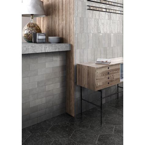 Subway tile was designed to bring light to the dark underground subway system and all of their features were hand picked to help them accomplish this. Pin on Chata