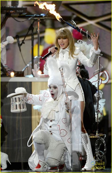 taylor swift grammys 2013 performance watch now photo 534326 photo gallery just jared jr