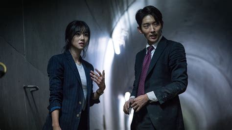 Ridiculed by other lawyers for having passed his bar exams without any sort of higher education, woo seok brushes off the sneers of his peers and dedicates himself solely to his. Lawless Lawyer watch online | Korean Drama