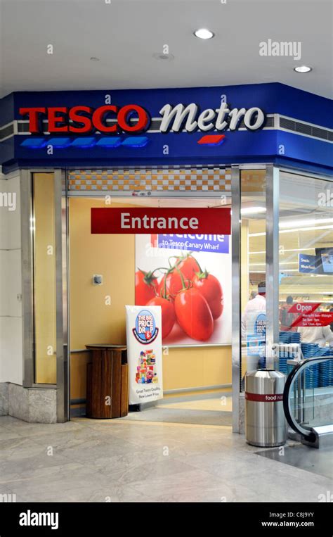 Tesco Metro Supermarket Store Entrance At One Canada Square Shopping