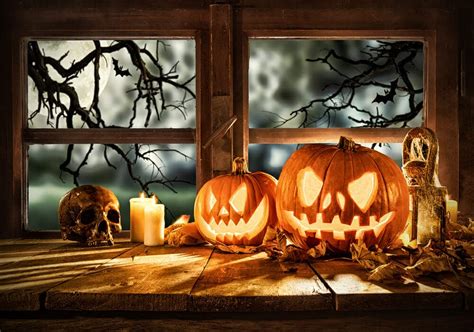 Last Minute Super Easy Halloween Window Decorations