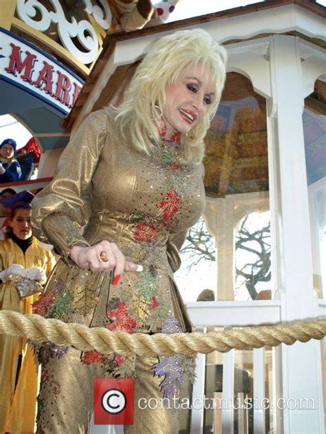 Dolly Parton The Macy S Thanksgiving Day Parade Pictures Contactmusic Com