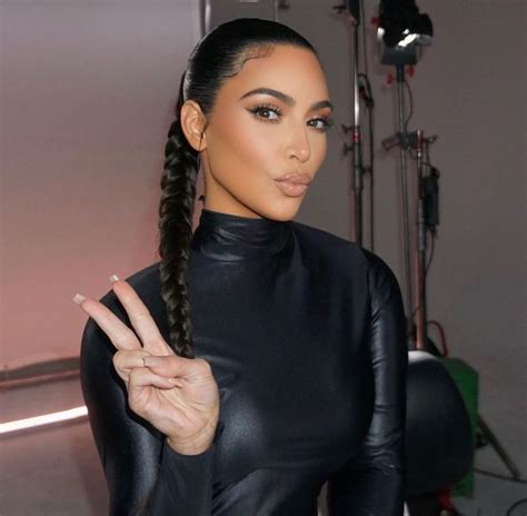 Kim Kardashian Has A New Hairstyle Demotix
