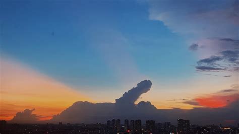looked out the window and saw a penis shaped cloud r mildlyinteresting