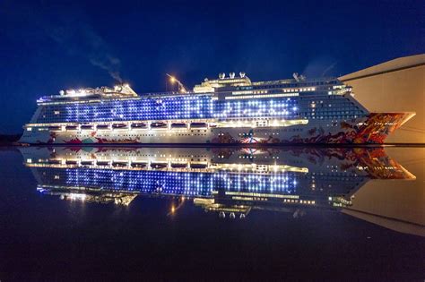 Genting dream cruise ship construction. Genting Dream an Dream Cruises übergeben