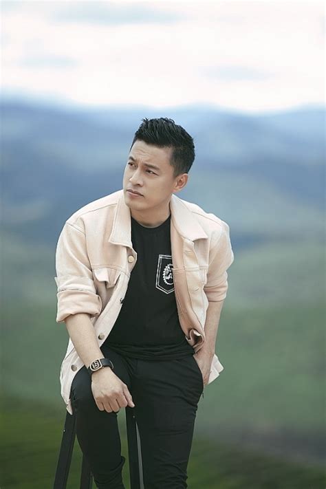 Lam trường 9pm live mùa 2 tiếp tục là những ca khúc in dấu một thời trong sự nghiệp hơn 20 năm ca hát của ca sĩ lam trường. Cuộc sống kín tiếng bên vợ thứ hai kém 17 tuổi của Lam Trường