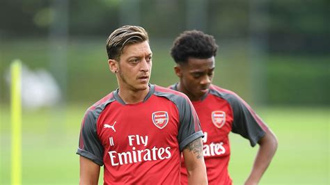 Mesut Ozil Back In Arsenal Training Following Knee Injury Football