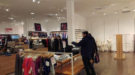 Gap inc is responsible for this page. Scene in Lynnwood: Empty shelves inside Gap - Lynnwood Today