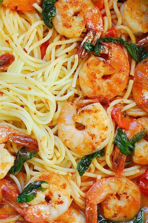 Add cream sauce to saute pan to toss the drained pasta or rice with the cream sauce and seafood, reserving a few scallops and shrimp for the top. Garlic Shrimp Pasta in Red Wine Tomato Sauce - What's In ...