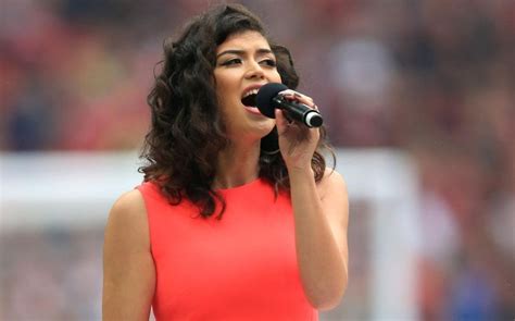 Последние твиты от btscseph⁷ / cses for billboard #1 singers (@btscupsleeveph). FA Cup Final 2016: Karen Harding awkwardly forgets to sing ...