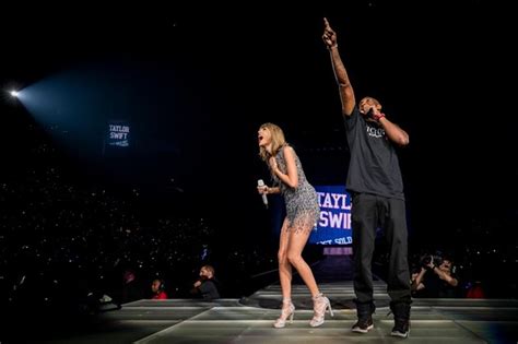 Taylor Swift Receives Los Angeles Staples Center Banner
