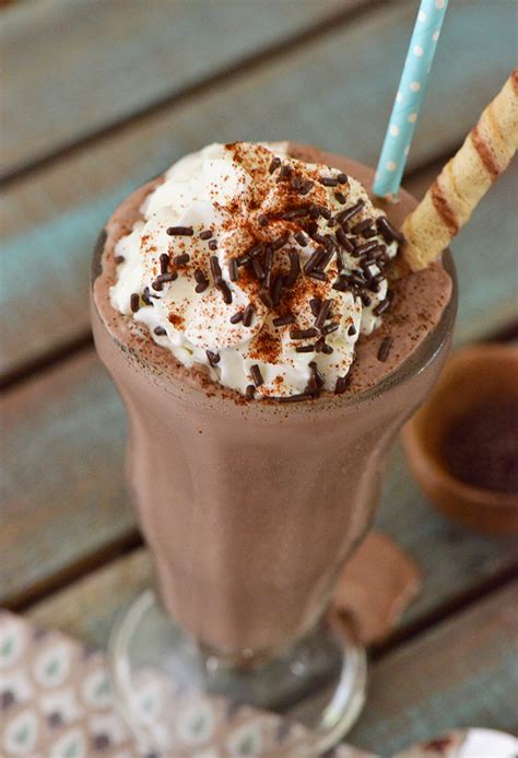 7 boozy milkshakes perfect for welcoming fall | Ready Set Eat