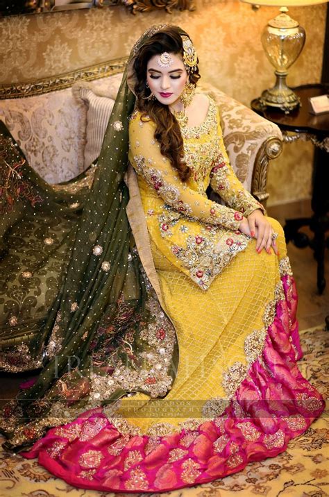 Pin By Eram Alam On Bollywood Style Desi Shaadi Pakistani Mehndi Dress Bridal Dresses