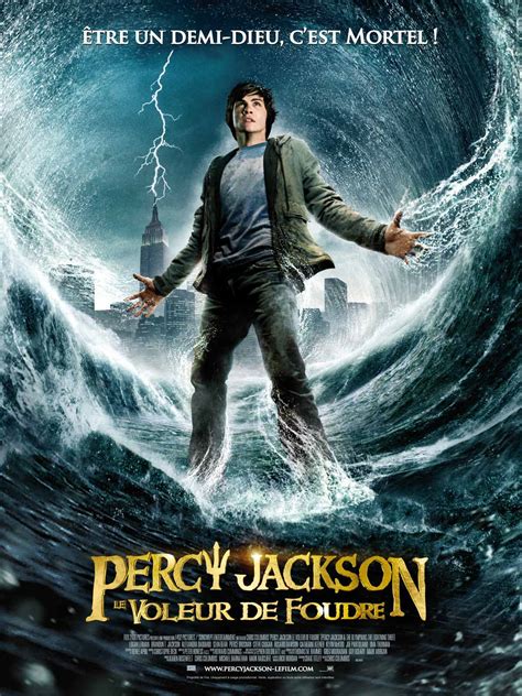 Played by logan lerman in a percy jackson series, this character is drawing much attention of the audience. Achat Percy Jackson : le voleur de foudre en Blu Ray ...
