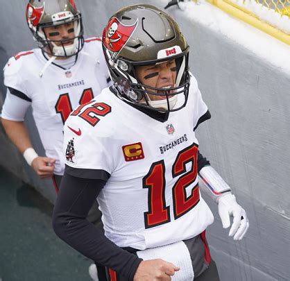 Fox nfl insider jay glazer joined monday's episode of undisputed with glazer explained that authorities have zeroed in on a thief believed to be someone posing as a member of the media who causally strolled into the. It's Chiefs Versus Bucs, Tom Brady Against Patrick Mahomes ...