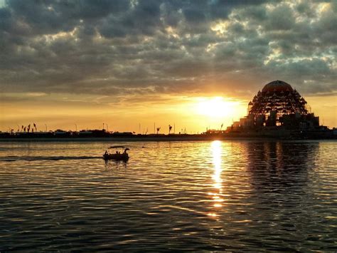 5 Pilihan Aktivitas Seru Di Pantai Losari Ikon Pariwisata Makassar