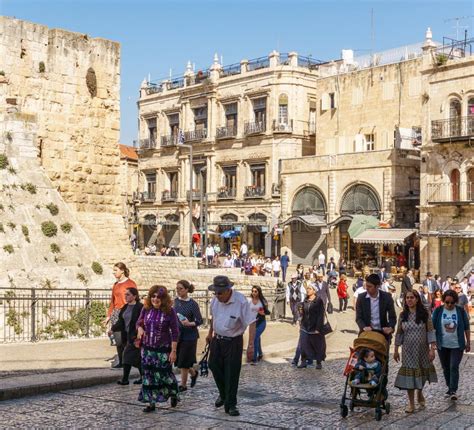 Jerusalem Israel April 2 2018 People Are Going To The Old Part Of