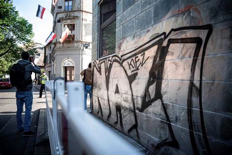 German City Fights Neo Nazi Graffiti With Street Art