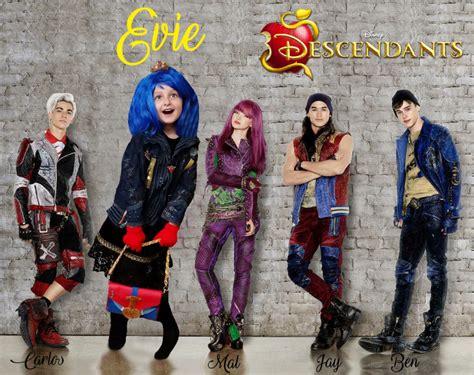 We have thousands of halloween and party costumes at your fingertips, and we update them practically daily to give you the best of the best costumes. Thrifted DIY Descendants Evie Costume by Confessions of a Refashionista