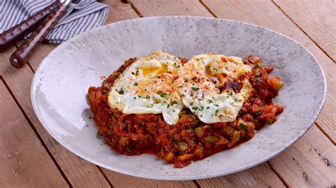 Variantes de la receta de pisto manchego de verduras: Pisto manchego con huevo - Juan Pozuelo - Receta - Canal ...