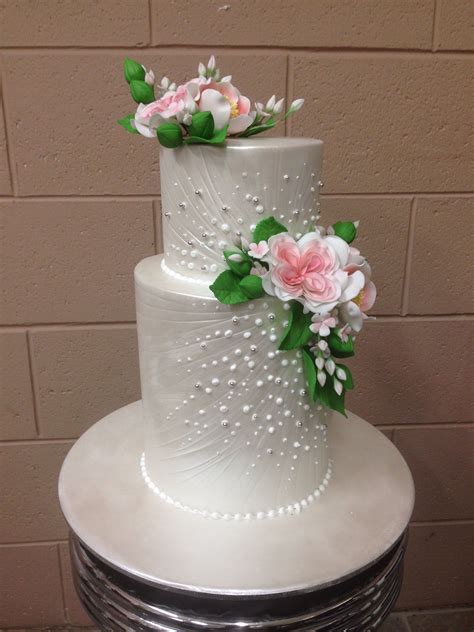 Pretty Double Barrel Cake With Soft Pink David Austin Rose By Handi S