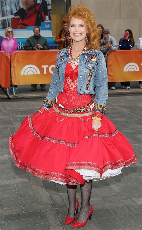 Savannah Guthrie Today Show From Tv Hosts Dress Up For Halloween 2018