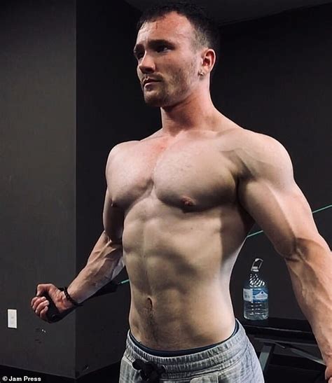 Transgender Trainer Documents His Journey From Timid Teen To RIPPED Bodybuilder Daily Mail Online