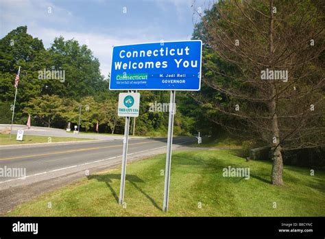 Ct State Welcome Sign That Reads Connecticut Welcomes You Stock Photo