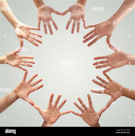 Many Hands Circle Hi Res Stock Photography And Images Alamy